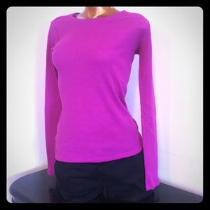 UNDER ARMOUR lightweight thermal fuschia top sz S